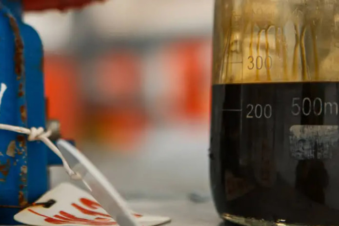 Yevropa Ittifoqi Rossiya neftining narx chegarasini 44,10 dollargacha tushiradi