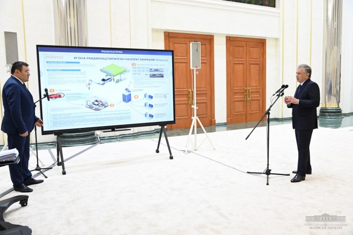 Шавкат Мирзиёев ознакомился с презентацией предложений по эффективному использованию энергоресурсов