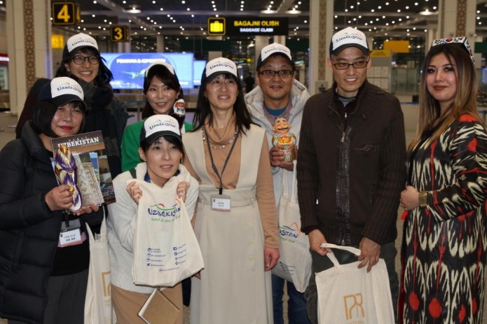 Заместитель главы Госкомтуризма встретил туристов из Японии