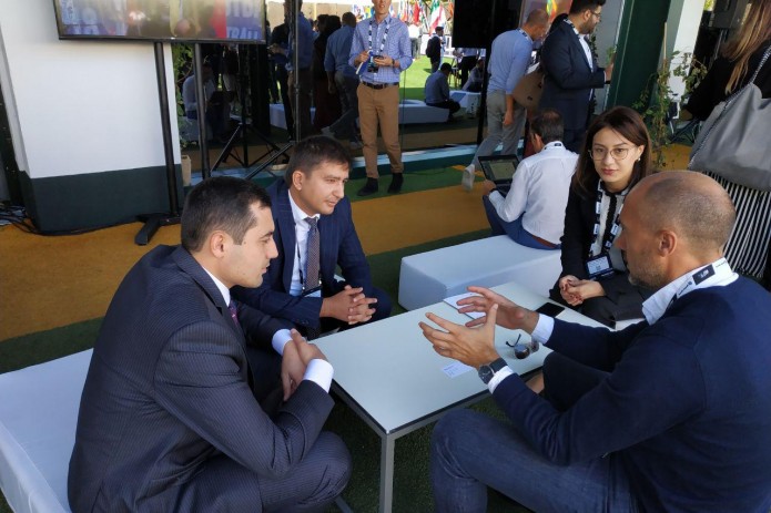 Делегация Узбекистана провела ряд встреч на всемирном футбольном саммите