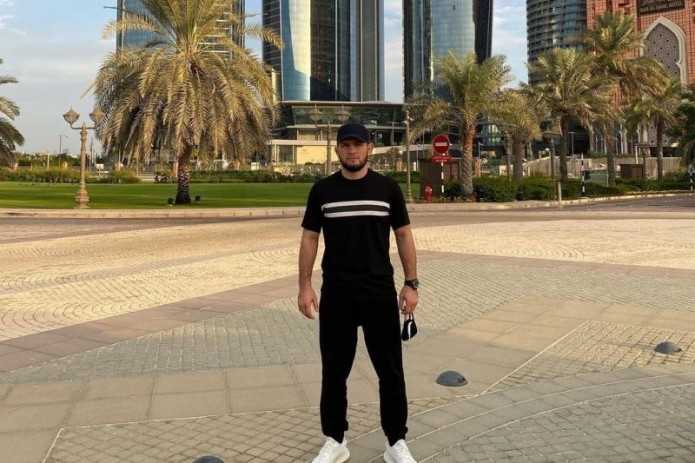 Хабиб Нурмагомедов прибыл в Абу-Даби. Ожидается, что он проведет переговоры о возобновлении карьеры