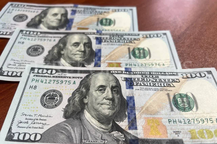 Dollar kursi to‘rt kunlik ko‘tarilishdan so‘ng pastladi