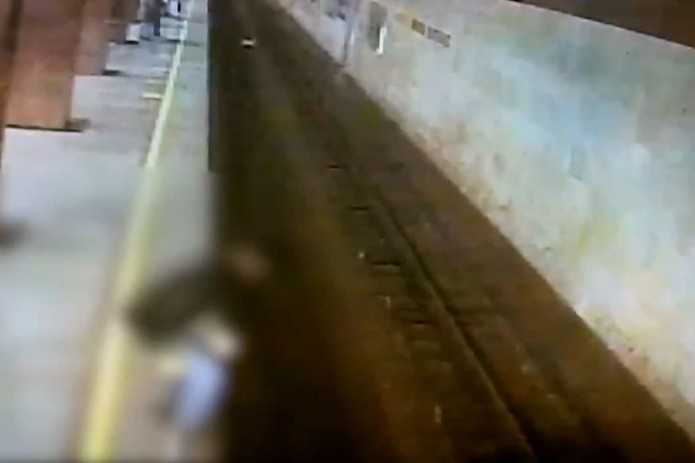 В ташкентском метро мужчина бросилcя под поезд