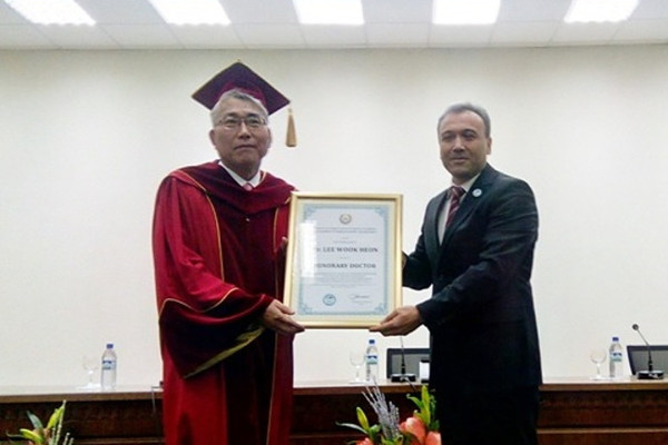 Посол Южной Кореи стал почетным доктором УМЭД