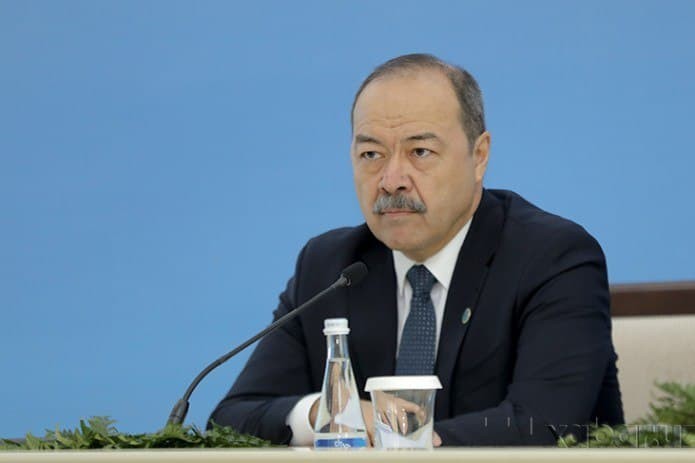 Премьер-министр Узбекистана Абдулла Арипов вакцинировался от коронавируса