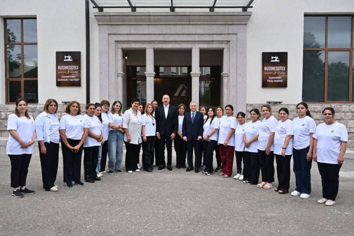 O‘zbekiston va Ozarbayjon Prezidentlari tikuvchilik fabrikasini borib ko‘rdilar