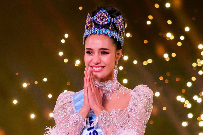 Sankt-Peterburg teatri aktrisalari porno filmlarda qatnashmoqda Tatuirovka guruhidagi lezbiyenlarning fotosuratlari