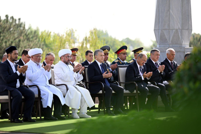 Prezident Shavkat Mirziyoyev qatag‘on qurbonlarini yod etish marosimida ishtirok etdi