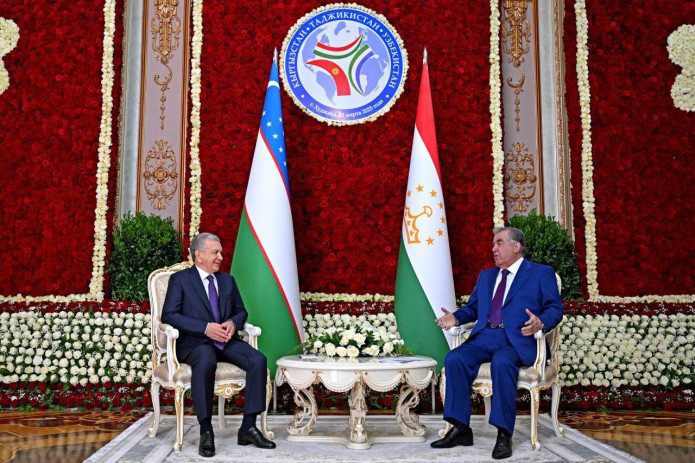 Xo‘jand shahrida Shavkat Mirziyoyev va Emomali Rahmon uchrashuv o‘tkazdi