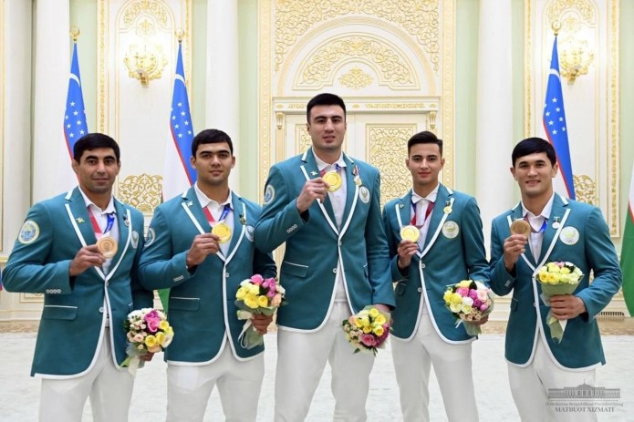 Президент Шавкат Мирзиёев наградил членов олимпийской сборной Узбекистана