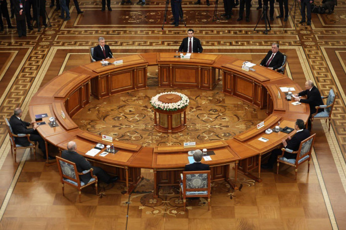 Oʻzbekiston Prezidenti MDH davlatlari rahbarlarining norasmiy uchrashuvida ishtirok etdi