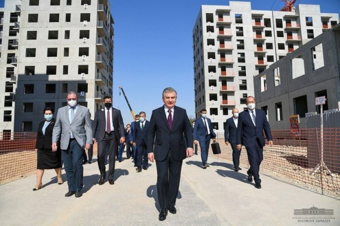 Президент ознакомился с домами, строящимися в Яшнабадском районе