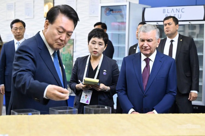 Shavkat Mirziyoyev va Yun Sok Yol Toshkentdagi Texnopark faoliyati bilan tanishdi