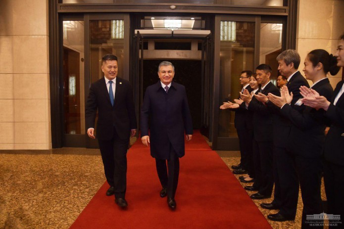 Президент Шавкат Мирзиёев прибыл с рабочим визитом в Пекин