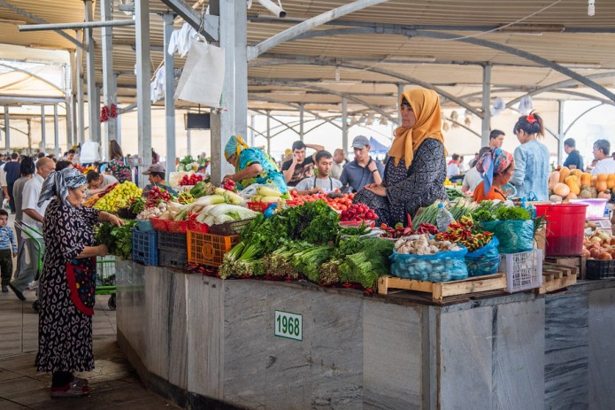 Ananas, anor va kivi sezilarli darajada, qovun va bulg‘or qalampiri karrasiga qimmatlagan — "Qo'yliq" va "Chorsu" bozorlaridagi ulgurji narxlar