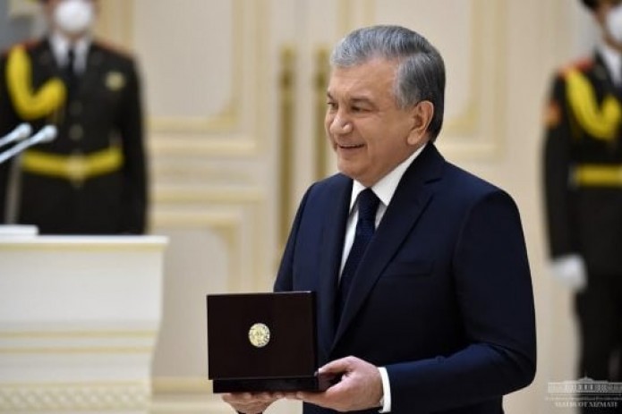Шавкат Мирзиёев наградил группу граждан из Азербайджана
