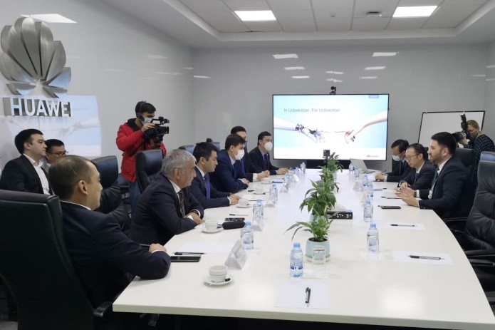 Huawei kompaniyasida yetakchi universitetlar rektorlari Oʻzbekistonda AKT taʼlimini rivojlantirish yoʻnalishini muhokama qildi