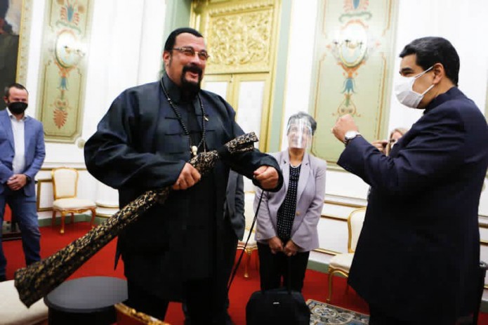 Steven Seagal gives a samurai sword to Nicolás Maduro