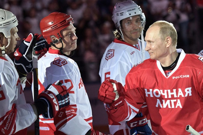 Путин сыграл в хоккей в Сочи