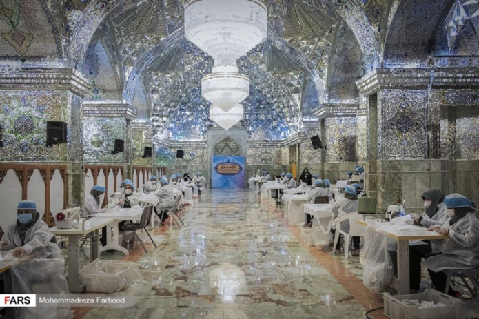 В Иране знаменитую мечеть адаптировали под производство медицинских масок