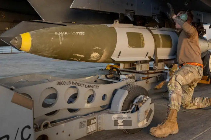 AQSh Suriyadagi Islomiy Davlat nishonlariga zarba berdi