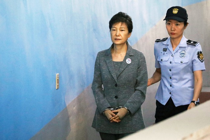К тюремному сроку бывшего президента Кореи добавили еще 8 лет