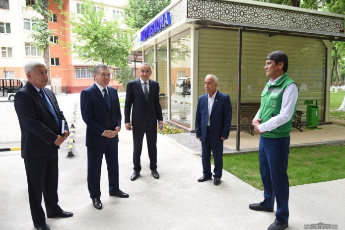 Президент ознакомился с культурными и просветительскими объектами в  Алмазарском районе