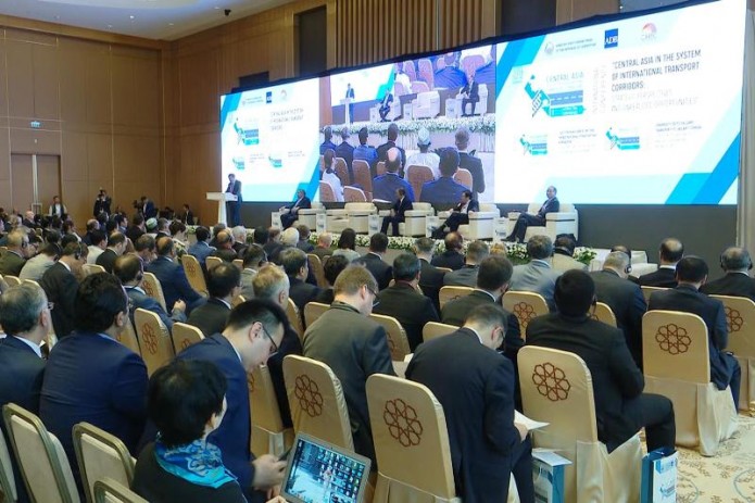 В Ташкенте проходит международная конференция по транспортным коридорам