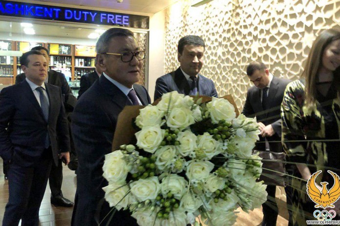 Президента AIBA Гафура Рахимова встретили в Ташкенте