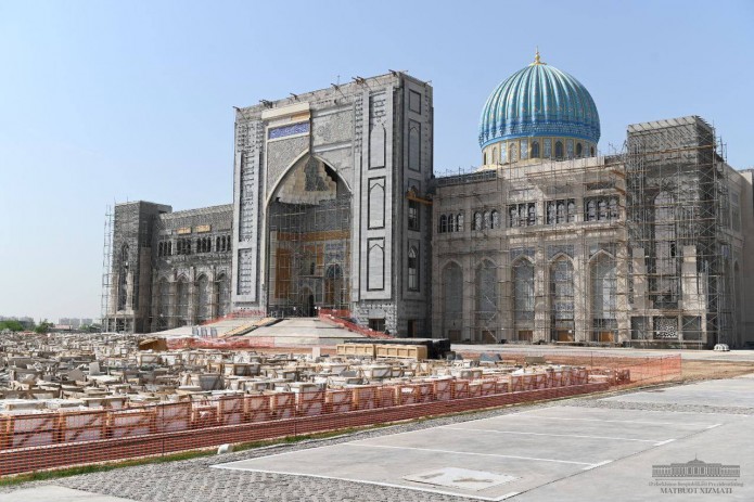 Президент Шавкат Мирзиёев ознакомился со строительством Центра исламской цивилизации