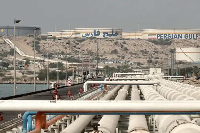 Eron AQShga mintaqadagi neft va gaz inshootlariga hujum qilish bilan tahdid qildi