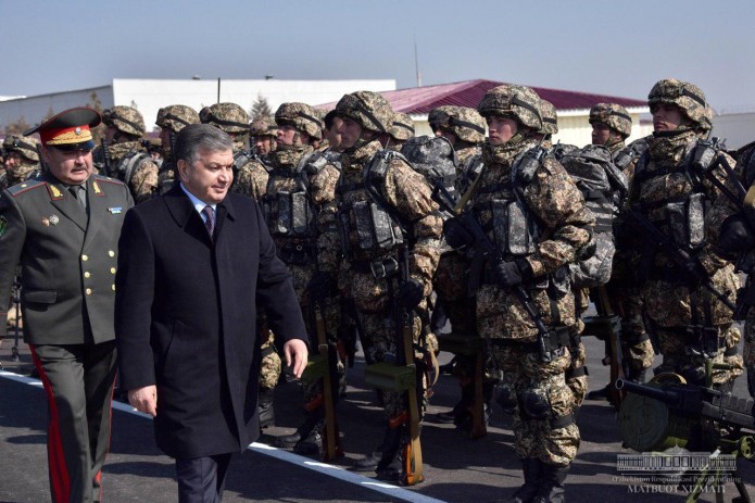 Президент посетил воинскую часть в Каганском районе