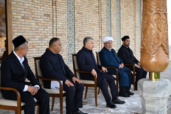 Prezident Shavkat Mirziyoyev Mahdumi A’zam majmuasida amalga oshirilayotgan rekonstruksiya ishlari bilan tanishdi