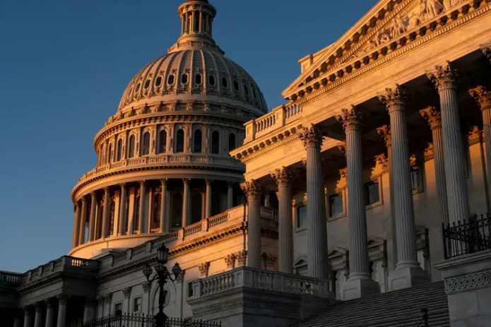 AQSh Senati Venesuelaga zarba berishga qarshi rezolyutsiyani ilgari surdi