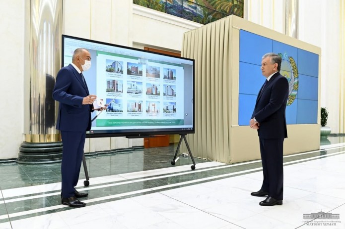 Шавкат Мирзиёев ознакомился с презентацией проектов по строительству нескольких объектов