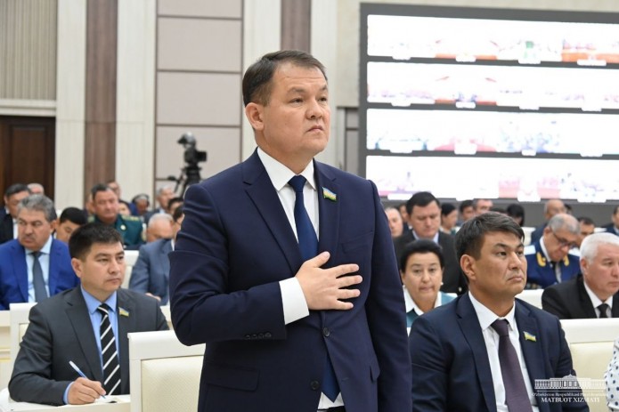 Amanbay Orinbayev Qoraqalpog'iston Jo‘qorg‘i Kengesi Raisi lavozimiga saylandi