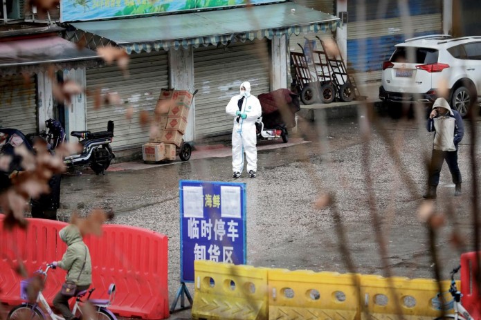 Китай закрыл второй город из-за смертельного коронавируса
