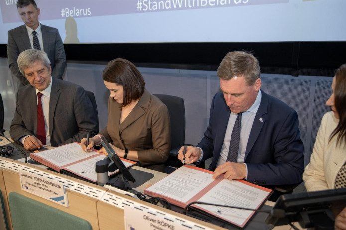 Belarus demokratik kuchlari YeI qo‘mitasi bilan memorandum imzoladi