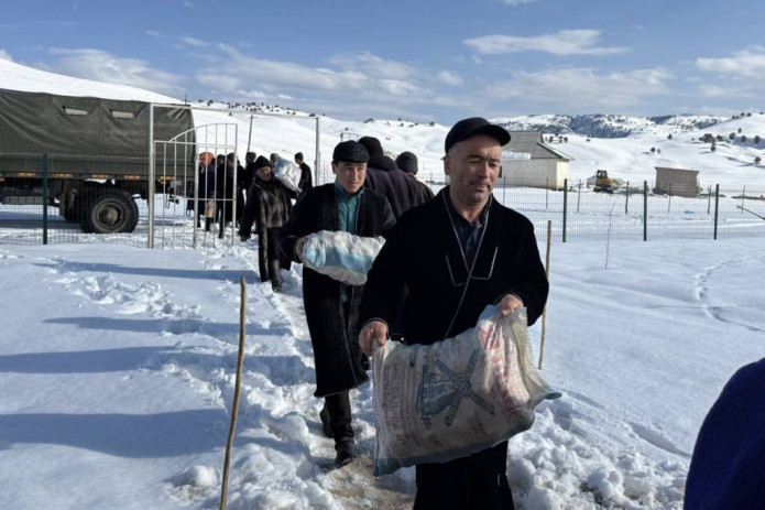 Surxondaryoda qish sharoitida togʻli hududlarga oziq-ovqat yetkazildi