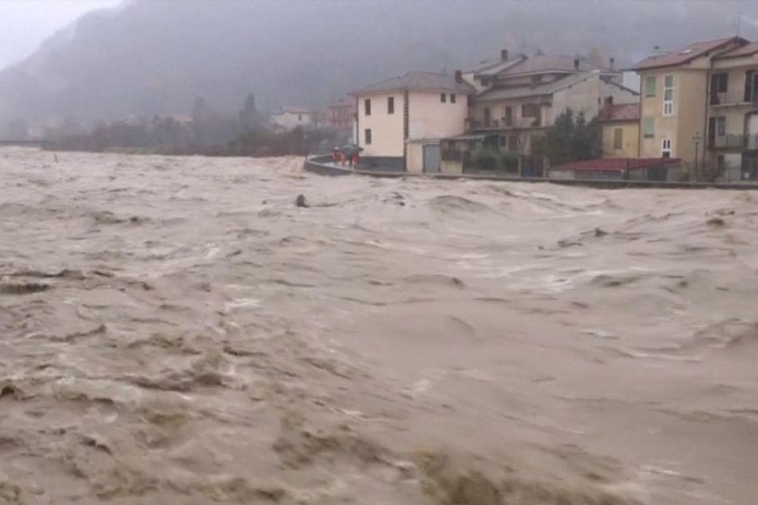 В Италии из-за наводнений сохраняется "красный" уровень опасности