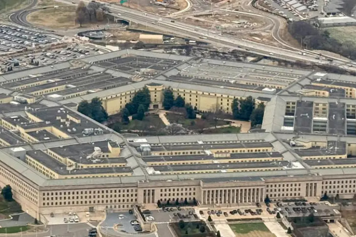 Pentagon rahbari yuzlab generallarni shoshilinch yig‘ilishga chaqirdi
