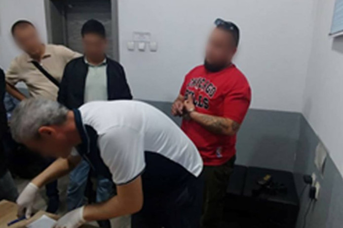 Toshkentda metropoliten xodimini qo‘rqitib, undan pul undirib yurgan shaxs qo‘lga olindi