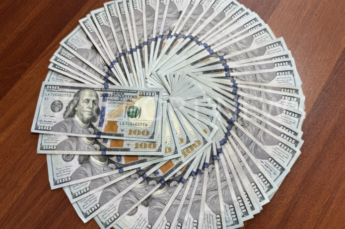 O'zbekiston tijorat banklarida dollar kursi birinchi marta 12 925 so‘mga ko‘tarildi
