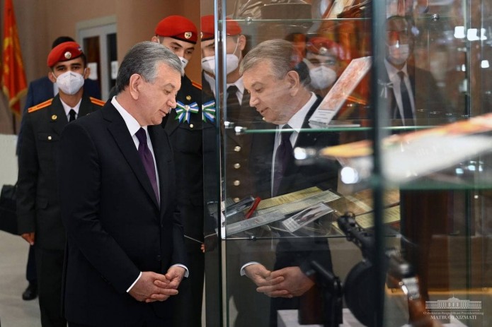 Президент Шавкат Мирзиёев ознакомился с новой экспозицией Музея славы