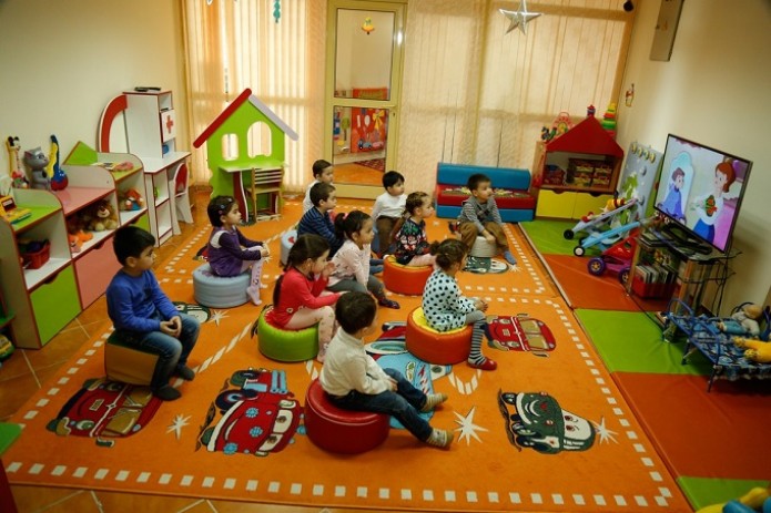В детских садах Узбекистана детям будут включать макомы