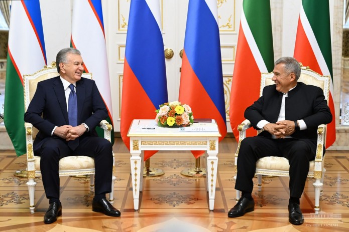 Shavkat Mirziyoyev Qozon shahrida Tatariston Respublikasi Raisi Rustam Minnixanov bilan uchrashuv o‘tkazdi