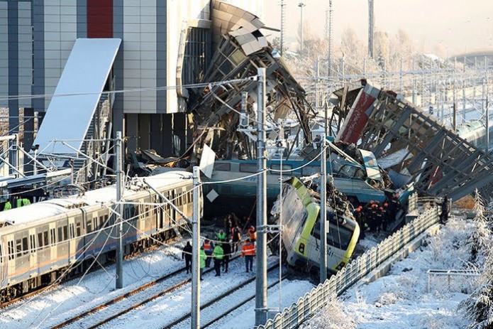 Шавкат Мирзиёев выразил соболезнования в связи с крушением поезда в Турции