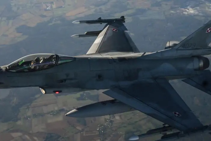 Polshada F-16 qiruvchi samolyoti aviashou mashg‘ulotlari chog‘ida halokatga uchradi