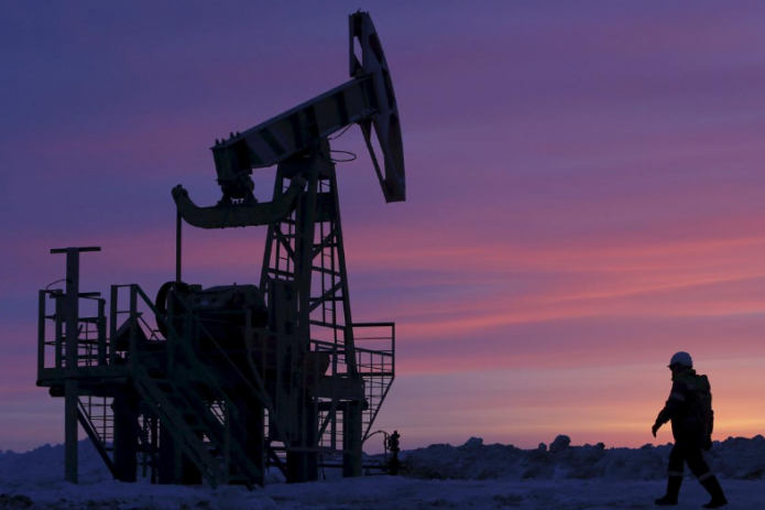 Нефть дешевеет на фоне роста случаев COVID-19 по всему миру