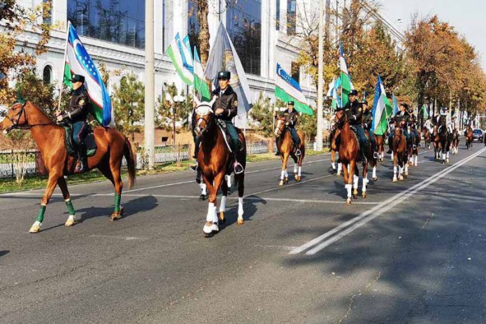 В Ташкенте прошли веломарафон и конный парад в честь 28-летия государственного флага